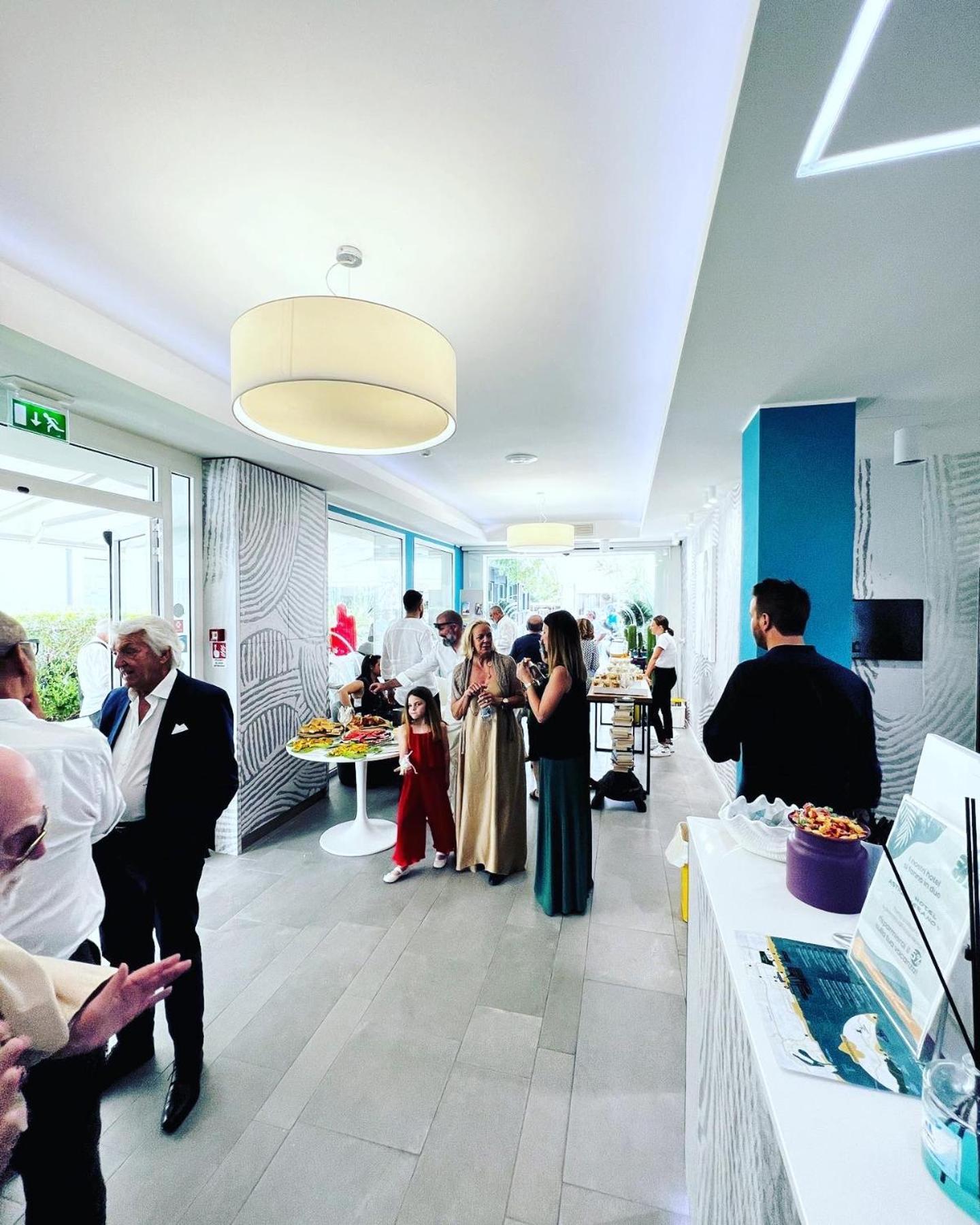 Design Hotel Astra B&B มิซาโน อาดรีอาติโก ภายนอก รูปภาพ